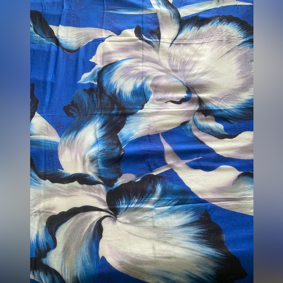 Carolina Herrera lightweight wool scave - Picture 7 of 10